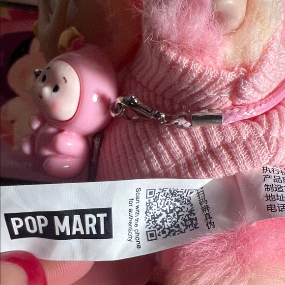 POP MART LABUBU Big Into Energy With Outfit Shirt and Beanie LOYALTY - Picture 11 of 17